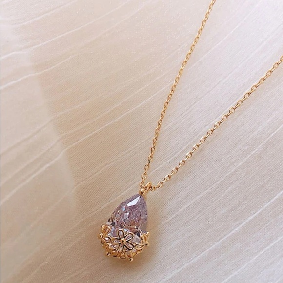Gold Plated Teardrop Crystal Charm Necklace✨ - Picture 2 of 5